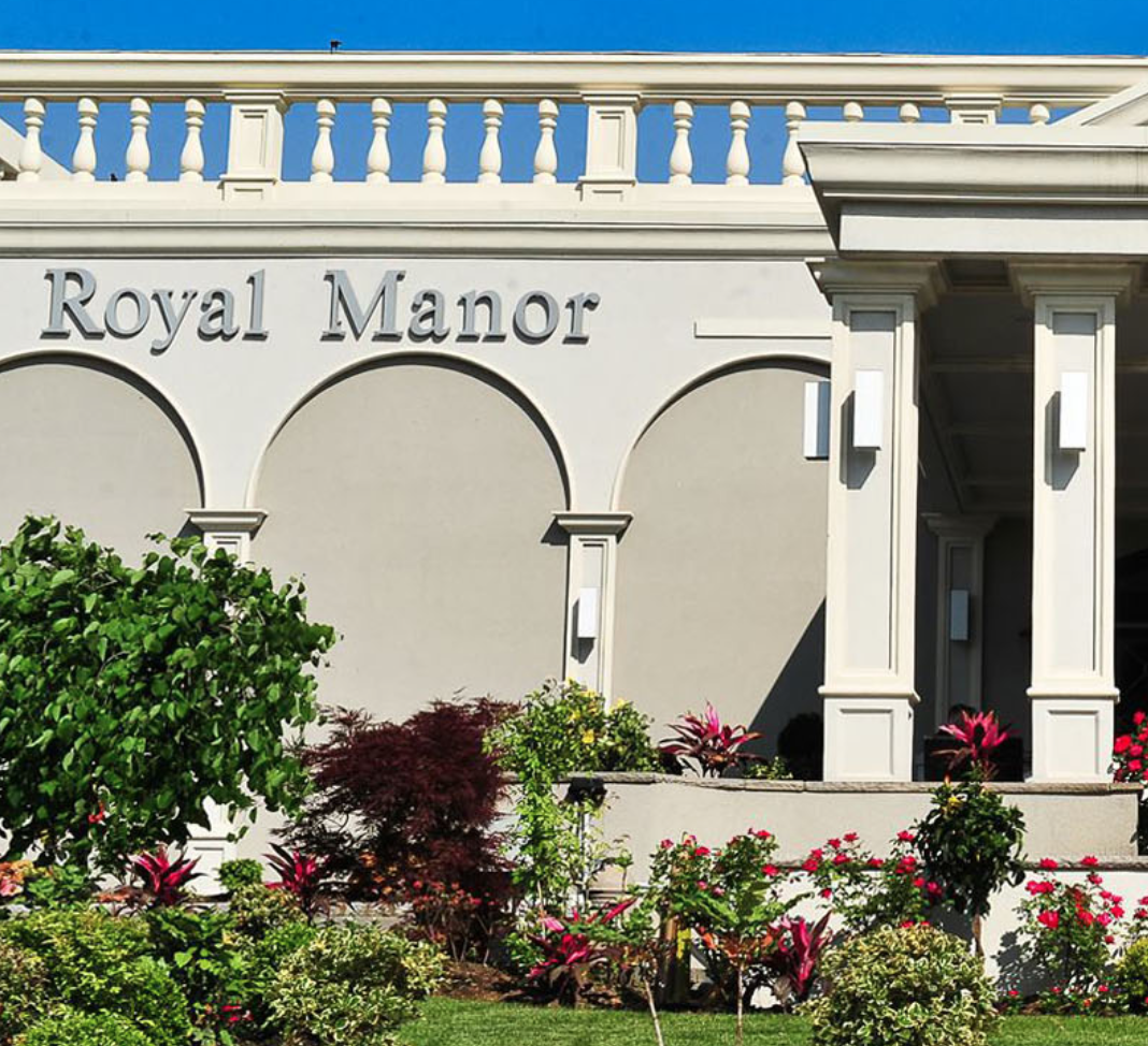 Royal Manor Photo